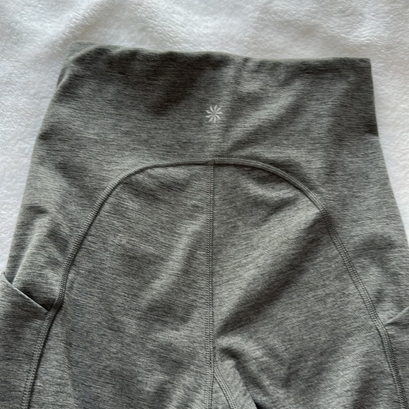 Athleta ultimate capri stash pocket 7/8 tight - Picture 7 of 11